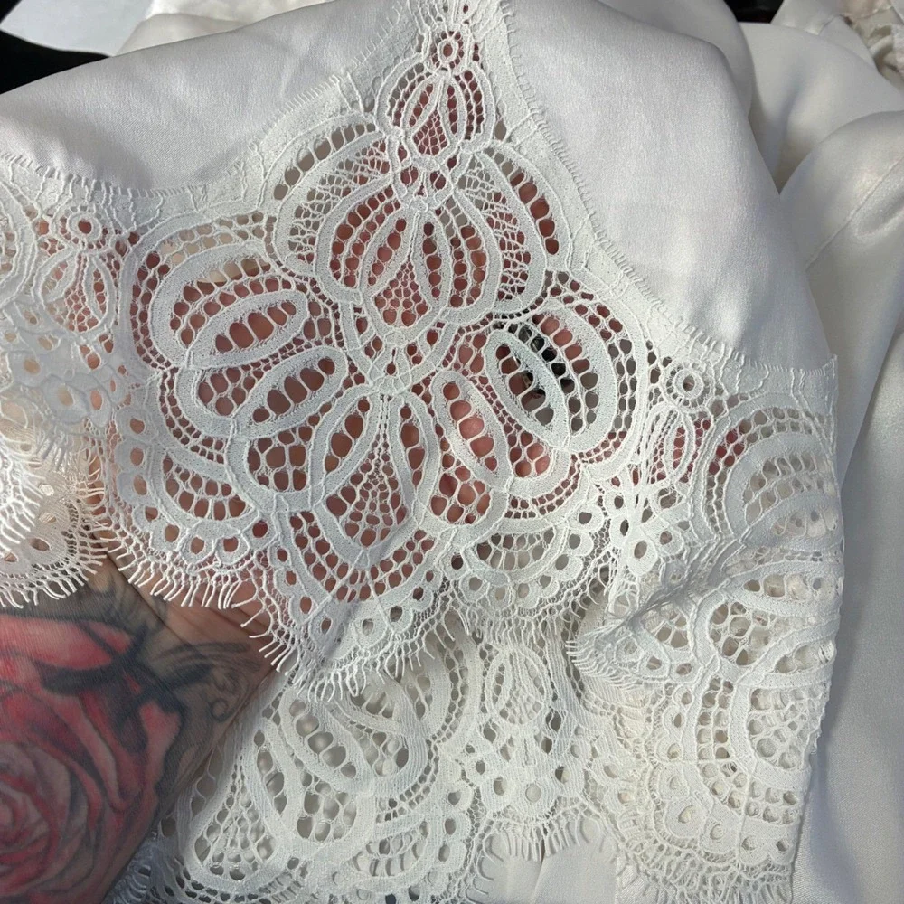 Victoria‎ Secret Cream Kimono with Lace Trim Sleeve Women M/L